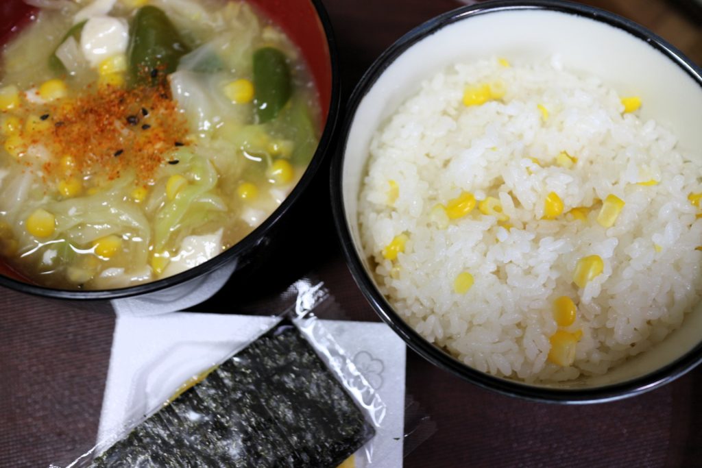 とうもろこしご飯と中華スープ