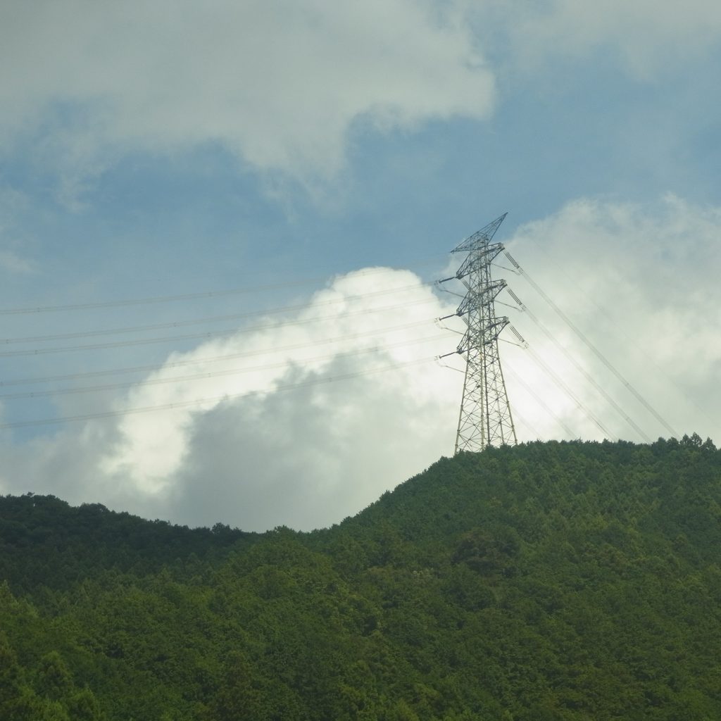 送電線と雲
